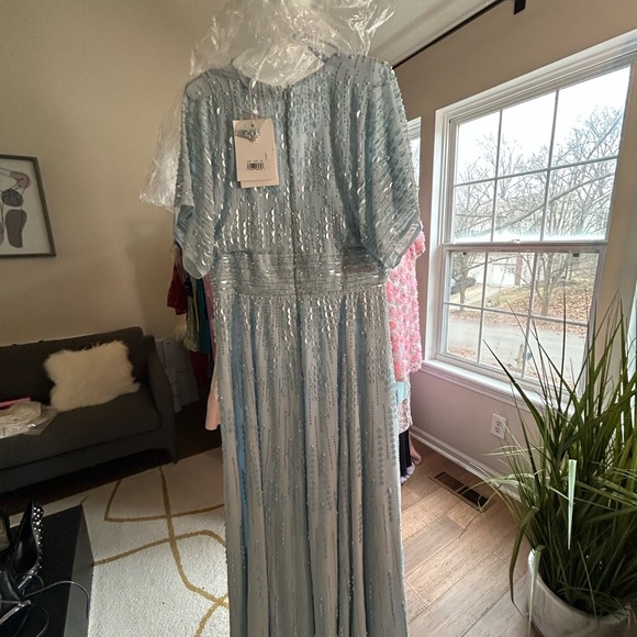 Mac Duggal Blue Embellished V Neck Evening Gown - Picture 8 of 8